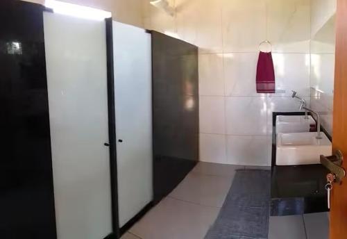 a bathroom with a toilet and a sink in it at Glampiri in Pirenópolis