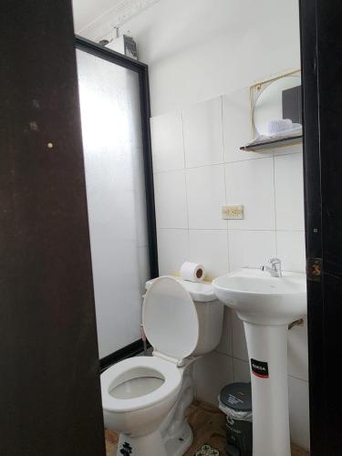 a bathroom with a toilet and a sink at Rincón del Descanso in Loja