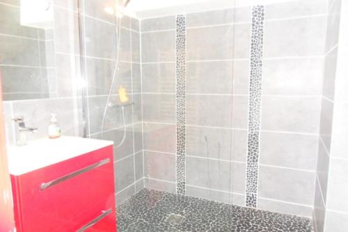 a bathroom with a shower with a red cabinet at Apt 4 pers - Magnifique vue mer - Terrasse - 50 m de la plage - Bleuenn in Le Fort-Bloqué