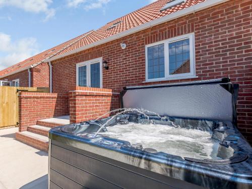 a large tub in front of a brick house at Dawson Park 6 - Uk12665 in Mablethorpe