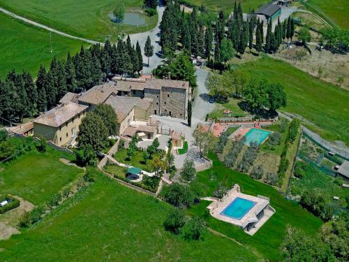 Bazén v ubytování Relais Villa Sensano nebo v jeho okolí