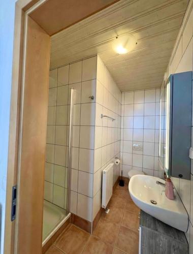 a bathroom with a sink and a shower at Ferienwohnung Am Pillersee in Sankt Ulrich am Pillersee