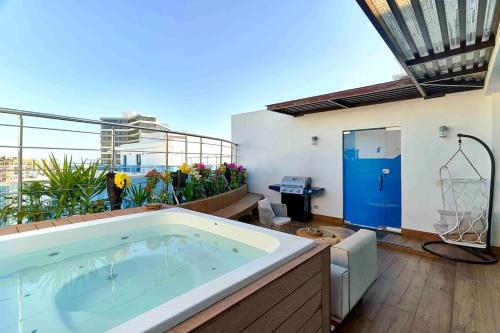 ®{PANO360~Studio} @DowntownSD RooftopHotTubLUX