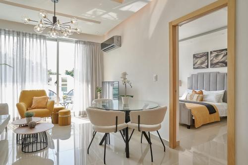 {The~Sunshine~Experience}@ SD PoolGYMLounge