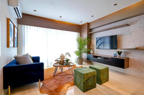 ®{ GlamLUX~Experience} @DowntownSD PoolGymWifi