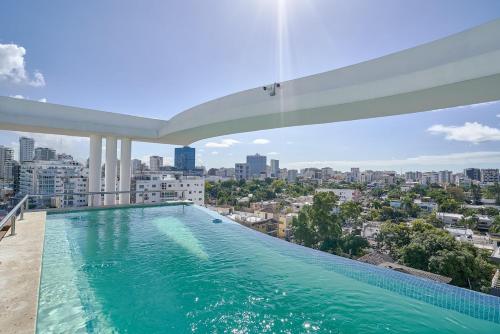 {The~Aura’s ~View}@DowntownSDPoolGymLounge BBQ