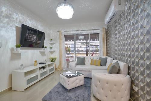 {The~BLING~SPOT} @Santo Domingo 2BRFamilyWifi