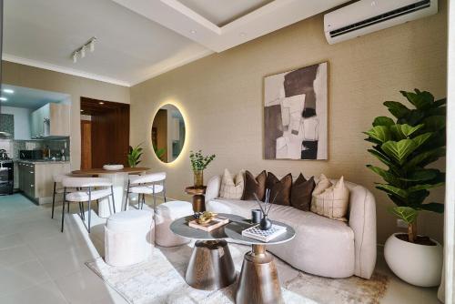 ®{City~Art~Place}@DowntownSDPoolGymClose toOcean