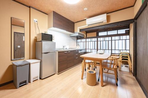 Near Nijojo Castle traditional and quiet Machiya house 喜舎 二条城