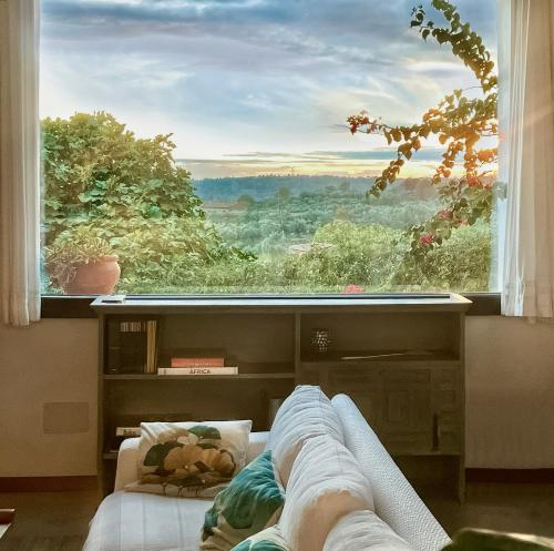 a living room with a large window and a couch at Apartamento Atalantar in Villanueva de la Vera