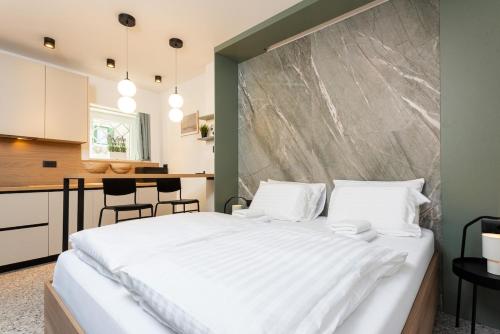 LAVIE STUDIO New Modern and Central studio