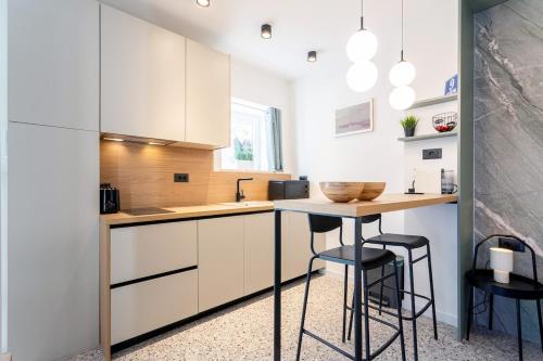 LAVIE STUDIO New Modern and Central studio