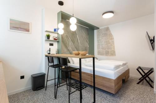 LAVIE STUDIO New Modern and Central studio