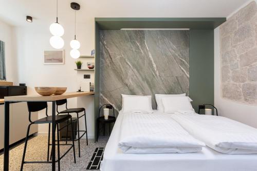LAVIE STUDIO New Modern and Central studio