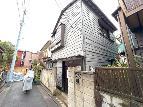 Kamakura area with a traditional atmosphere 4DK apartment for rent Maximum 8 people Easy access to Asakusa and Ueno Long-term stays welcome 3 bedrooms