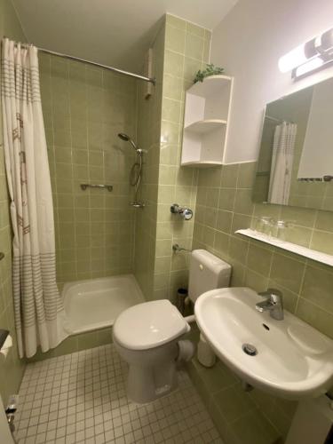 a bathroom with a white toilet and a sink at Strandhotel Wohnung 61 in Dahme