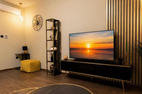 Golden Vibes Design decorated Apt 2BEDs, Family