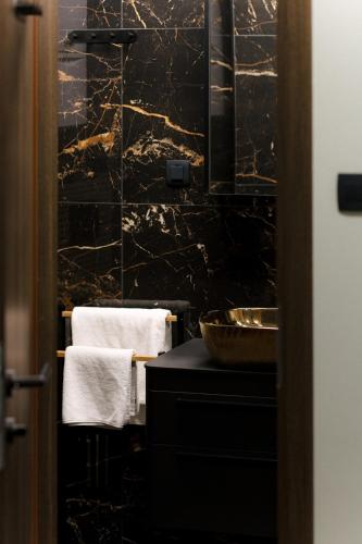 Golden Vibes Design decorated Apt 2BEDs, Family