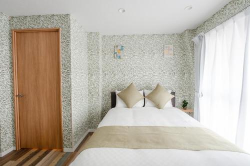 BM82 Elizabeth Garden 3