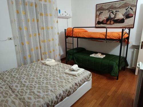 a bedroom with two bunk beds with towels on them at Attico in Pitigliano