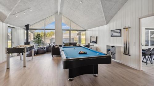 a living room with a pool table in it at Villavilla 591 - Rømø, Sydjylland in Høm