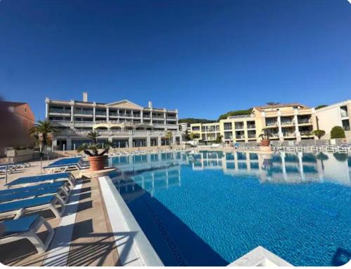 Résidence à 5 mn des plages - Piscine- Tennis - Parking - 4 Personnes