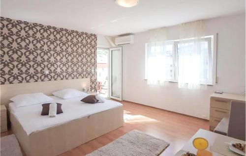 Cozy Apartment In Podstrana With House Sea View