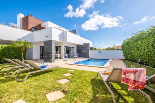 Villas Novochoro - Large Garden- Heatable Pool by DreamvillasAlbufeira