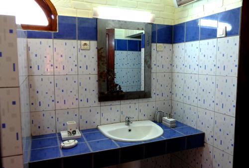 a bathroom with a sink and a mirror at Eco Lodge Les Chambres Du Voyageur in Antsirabe