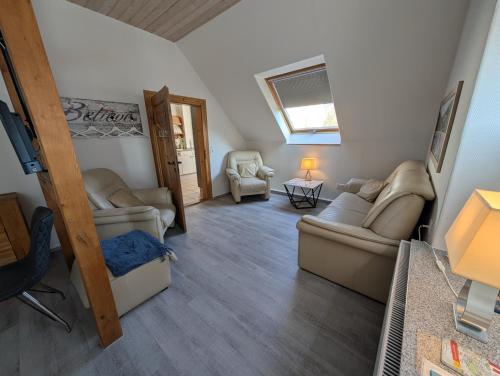 a living room with two couches and a tv at Alte Stadthauswohnung mit Flair in Celle