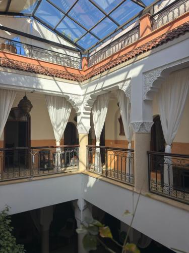 Balkon atau teras di Riad Nirvana