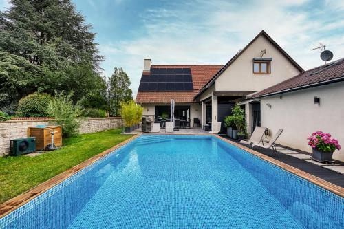 Grande villa jardin et piscine chauffée, 10 pers