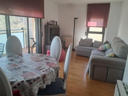 Espacioso dúplex de 3 habitaciones con piscina y parking