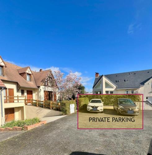 Chambre avec entrée indépendante, SDB privative, piscine et grand garage et proche hyper-centre