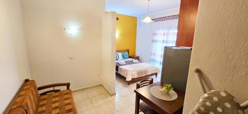 Un pat sau paturi într-o cameră la Anna Rooms