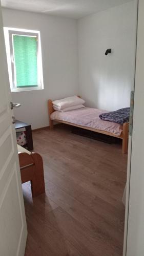 a small room with two beds and a window at Topli Kutak in Blatina