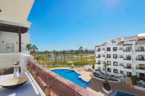 DAINA BLISS - Golf & Sun Apartment