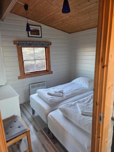 Postel nebo postele na pokoji v ubytování Stundarfriður cottages