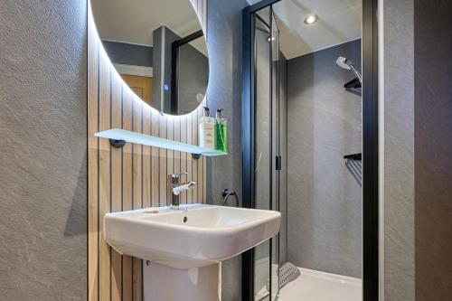 a bathroom with a sink and a shower at Riverside Park 3 in Keswick