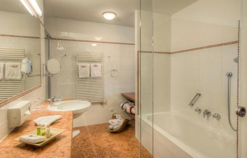 Ванная комната в Sport-Wellnesshotel Bichlhof