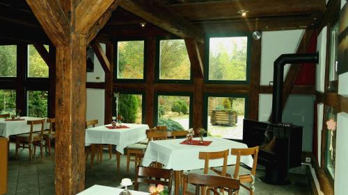 Landhaus Tonmühle 레스토랑 또는 맛집