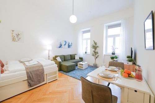 Urban Apartment with balcony near Schönbrunn