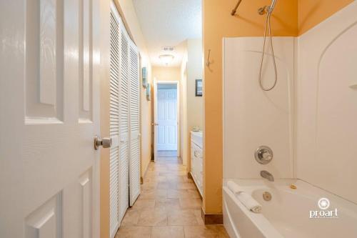Sunny Daze 0.8 Miles to beach photo 33