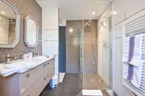 Golfetmer tesisinde bir banyo
