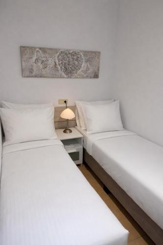 two beds sitting next to each other in a room at Casa de Mar in Lloret de Mar
