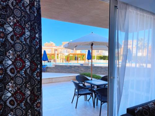 Mig Luxury Pool-Side Chalet & beach - Selena Bay