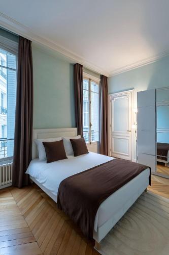 Spacious Apartment - Arc de Triomphe