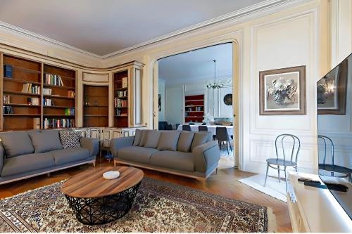 Spacious Apartment - Arc de Triomphe