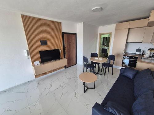 Cozy Sea View Studio 3 min walk to Beach Promenade