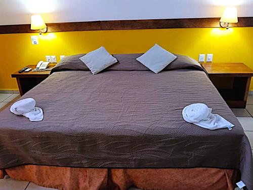 เตียงในห้องที่ Hotel Pez Vela